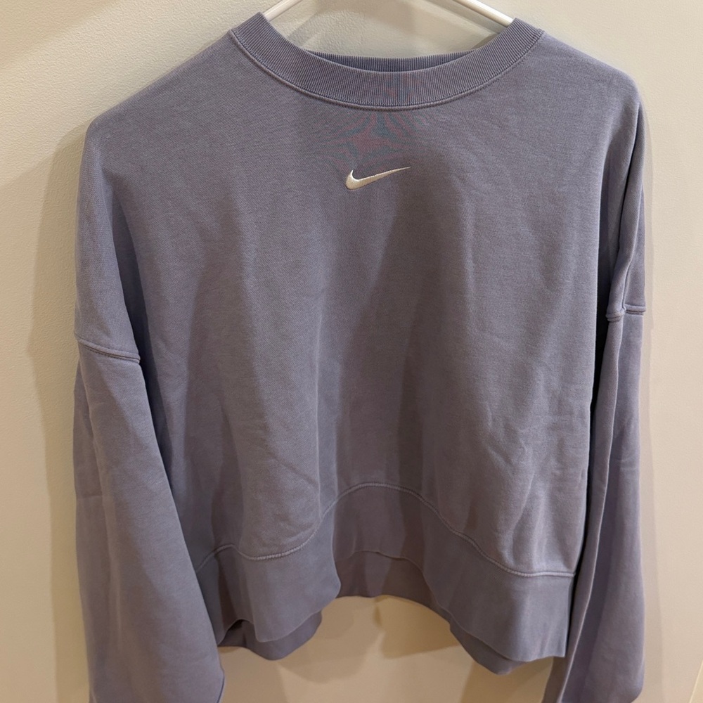 Nike Woman’s Crewneck Sweater Lavender